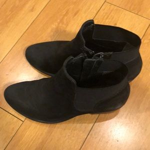 Steve Madden size 5.5 black booties.